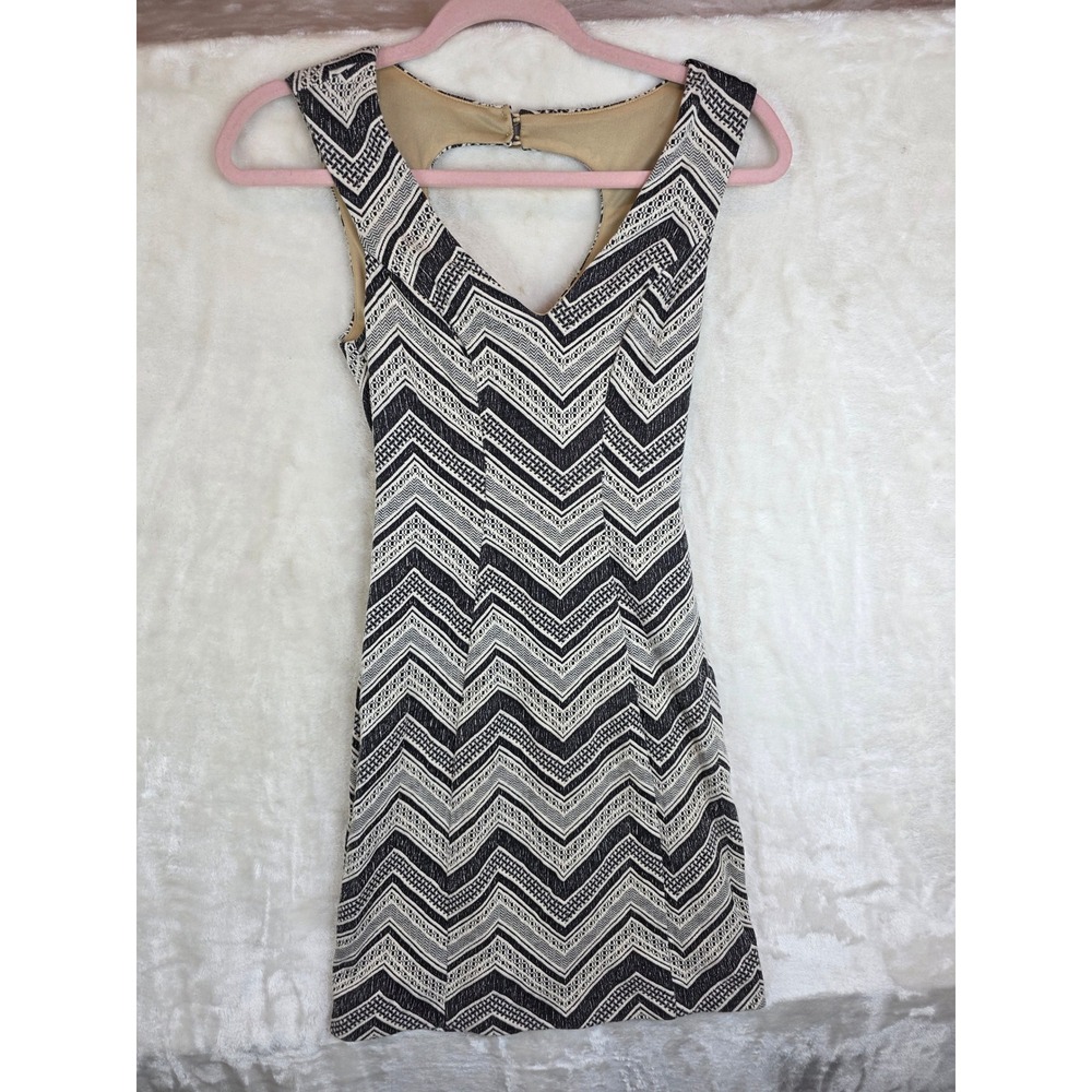 Chelsea & Violet Womens Chevron Cutout Back Mini Dress Black White XS AK054D04